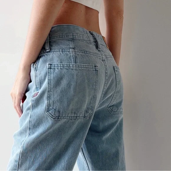 ‼️SOLD‼️BDG low rise straight leg bow fit light wash relaxed fit blue jeans - Picture 3 of 9